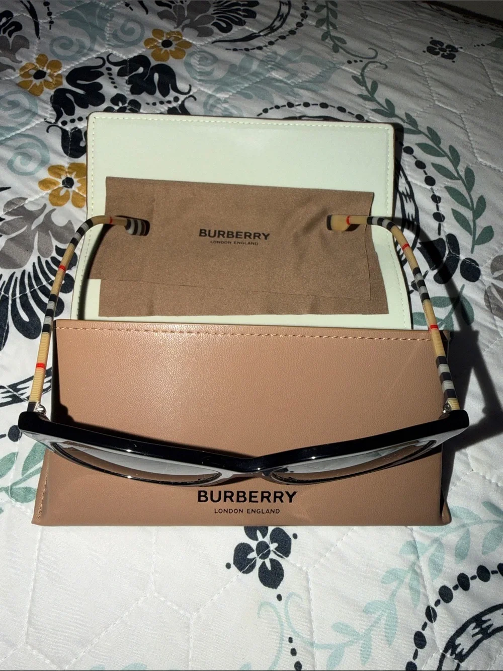Burberry oversized cat